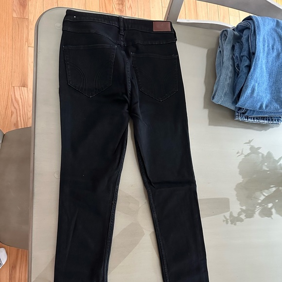 SOLD Hollister black skinny jeans - high waisted - Picture 2 of 3
